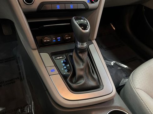 Used 2017 Hyundai Elantra SE image 26