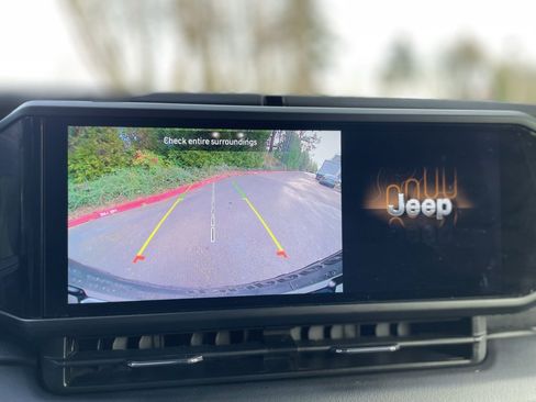 Used 2025 Jeep Wrangler Unlimited Rubicon image 18