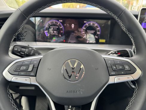 New 2025 Volkswagen Tiguan SE image 28