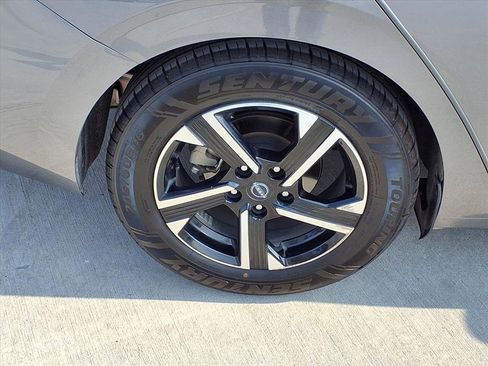 Used 2024 Nissan Sentra SV image 9