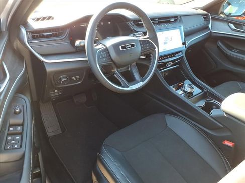 New 2026 Jeep Grand Cherokee Altitude image 14