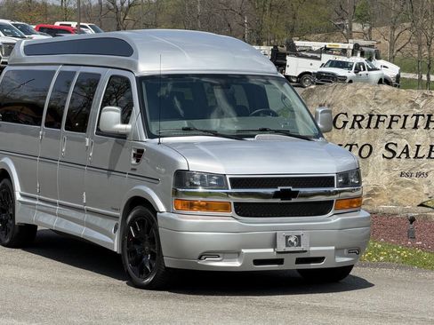 Used 2025 Chevrolet Express 2500 Extended w/ Driver Convenience Package RWD image 1