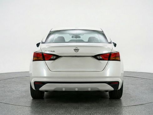 Used 2025 Nissan Altima 2.5 SV image 7