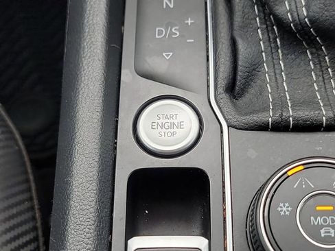 Used 2022 Volkswagen Atlas Cross Sport SEL R-Line image 16