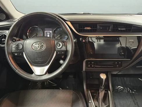 Used 2017 Toyota Corolla SE w/ Body Protection Package FWD image 10