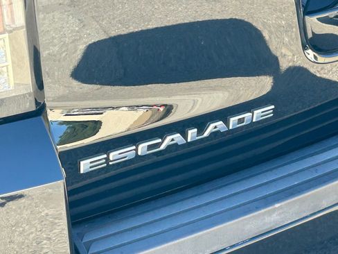 Used 2015 Cadillac Escalade Platinum image 4