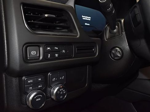 Used 2024 GMC Yukon SLT w/ SLT Premium Package AWD/4WD image 17