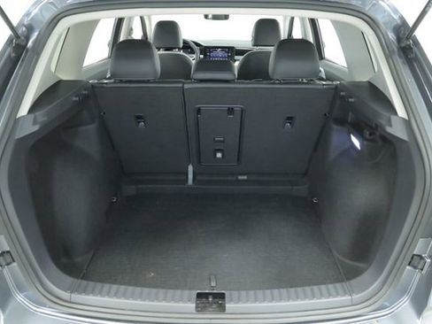 New 2025 Volkswagen Taos SE w/ Panoramic Sunroof Package FWD image 36