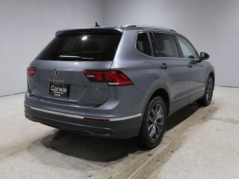 Used 2022 Volkswagen Tiguan SE image 2