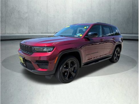 Used 2023 Jeep Grand Cherokee Altitude AWD/4WD image 1