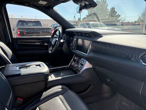 Used 2024 GMC Yukon Denali w/ Advanced Technology Package image 9