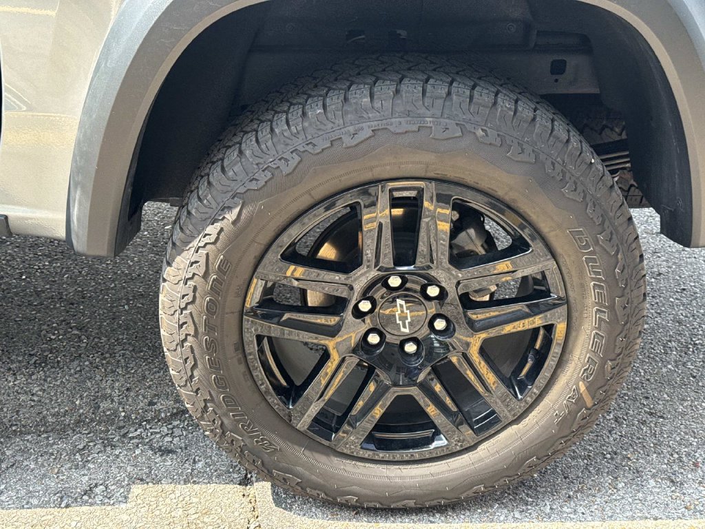 Used 2026 Chevrolet Colorado Trail Boss w/ LPO, Skid Plate Package AWD/4WD image 5