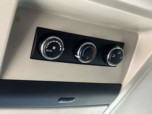 Used 2012 Chrysler Town & Country Touring w/ Entertainment Group #1 FWD image 19