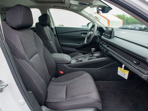 Certified 2025 Honda Accord SE image 19