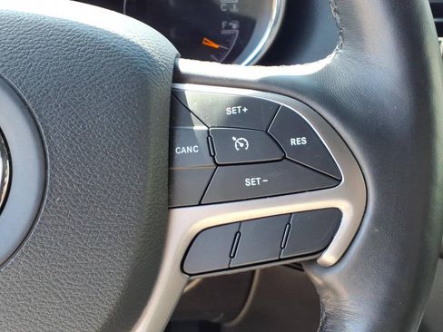 Used 2021 Jeep Grand Cherokee Laredo X AWD/4WD image 18