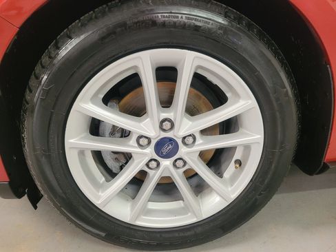 Used 2018 Ford Focus SE FWD image 13