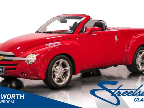 Used 2004 Chevrolet SSR w/ Preferred Equipment Group image 1