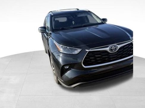 Used 2022 Toyota Highlander XLE image 8