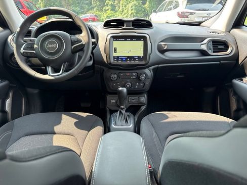 Used 2023 Jeep Renegade Latitude w/ Sun/Sound Group AWD/4WD image 16