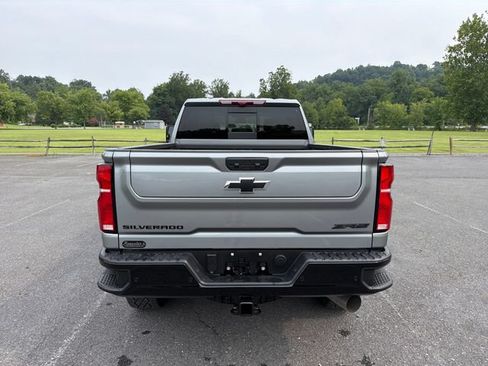 Used 2026 Chevrolet Silverado 2500 ZR2 w/ LPO, Dark Essentials Package AWD/4WD image 9