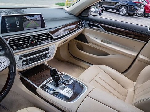 Used 2019 BMW 740i RWD image 15