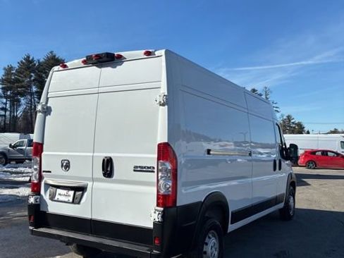 Used 2024 RAM ProMaster 2500 w/ Convenience Group image 8