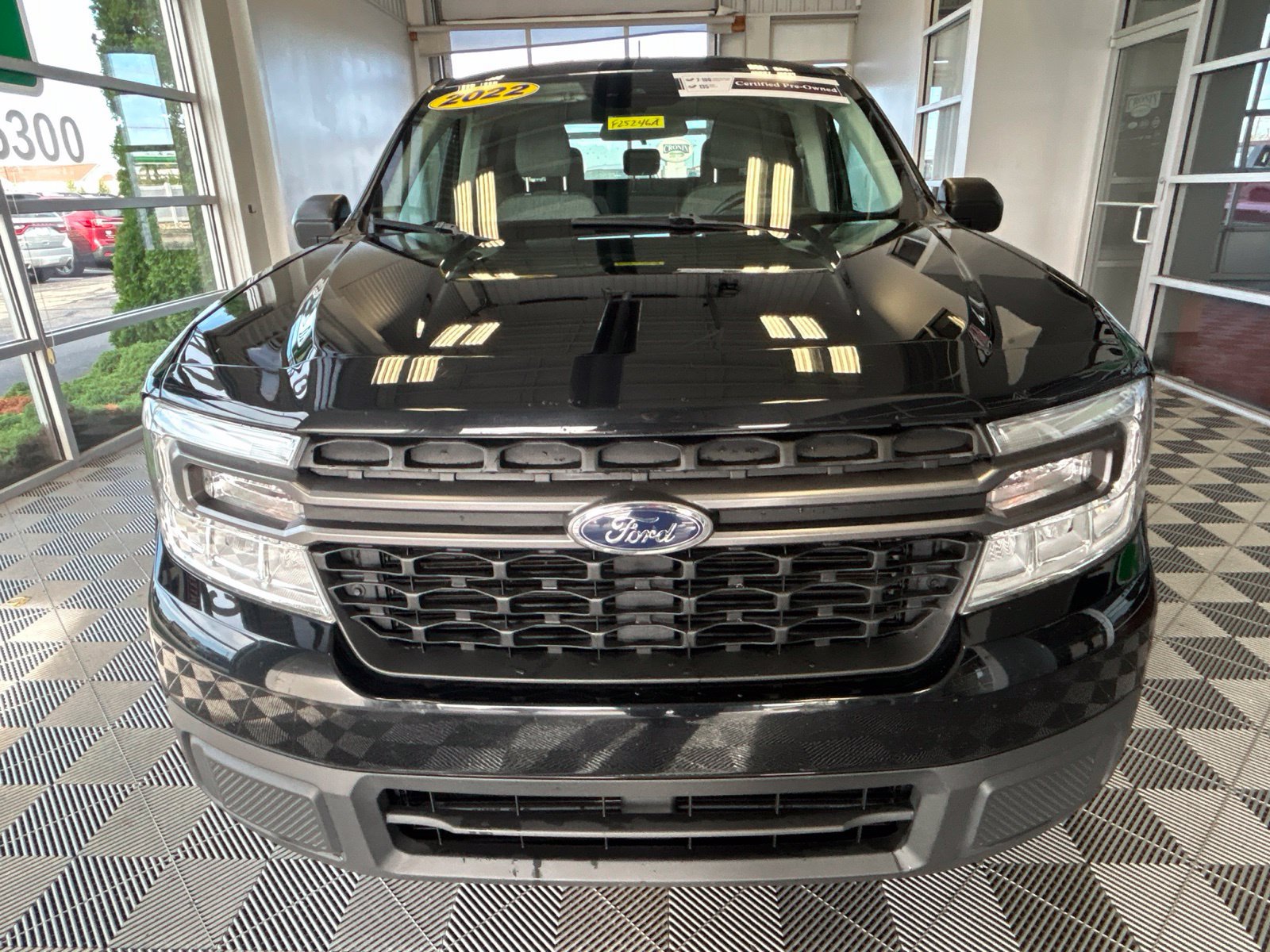 Used 2022 Ford Maverick XLT FWD image 2