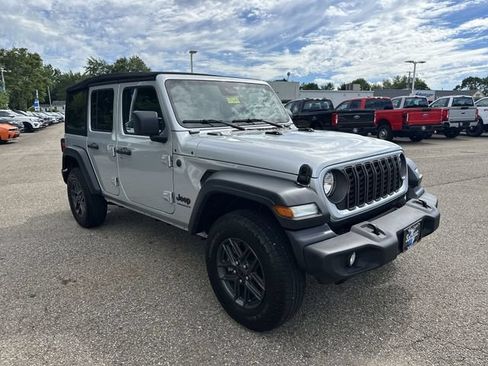 Used 2024 Jeep Wrangler Unlimited Sport AWD/4WD image 11