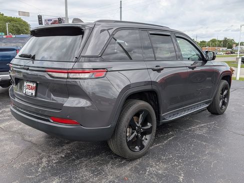 Used 2023 Jeep Grand Cherokee Altitude AWD/4WD image 7
