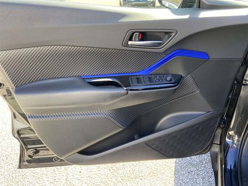 Used 2020 Toyota C-HR XLE image 11