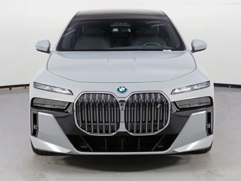 Used 2023 BMW i7 xDrive60 w/ Executive Package 2 AWD/4WD image 62