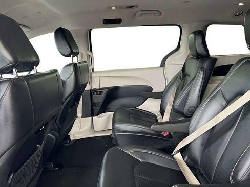 Used 2025 Toyota Grand Highlander AWD image 17