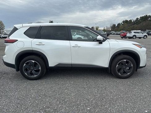 Used 2025 Nissan Rogue SV image 9