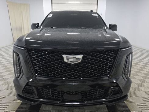 Used 2025 Cadillac Escalade V w/ LPO, ONYX Package image 13