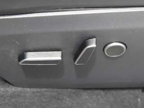 Used 2023 Tesla Model Y Long Range AWD/4WD image 28