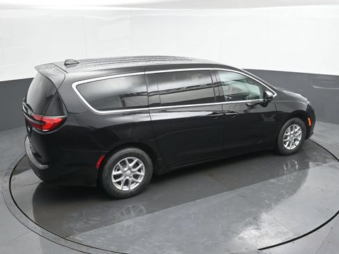 New 2026 Chrysler Pacifica Select FWD image 31