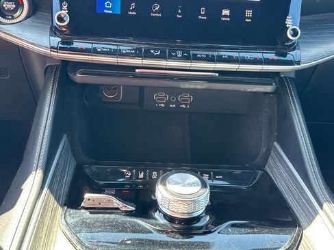 Used 2024 Jeep Wagoneer L Series II w/ Flexible Seating Group image 14