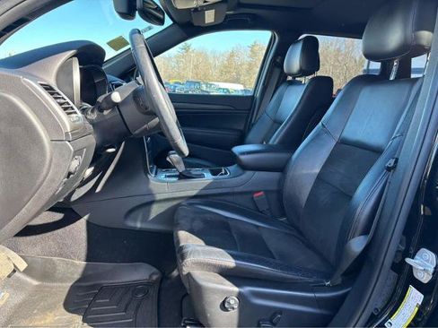 Used 2019 Jeep Grand Cherokee Altitude AWD/4WD image 17