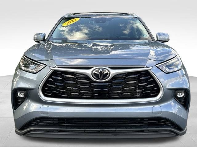Used 2022 Toyota Highlander XLE AWD/4WD image 8