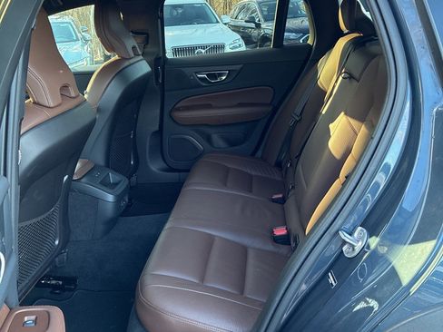 Used 2025 Volvo V60 B5 Cross Country Plus image 24