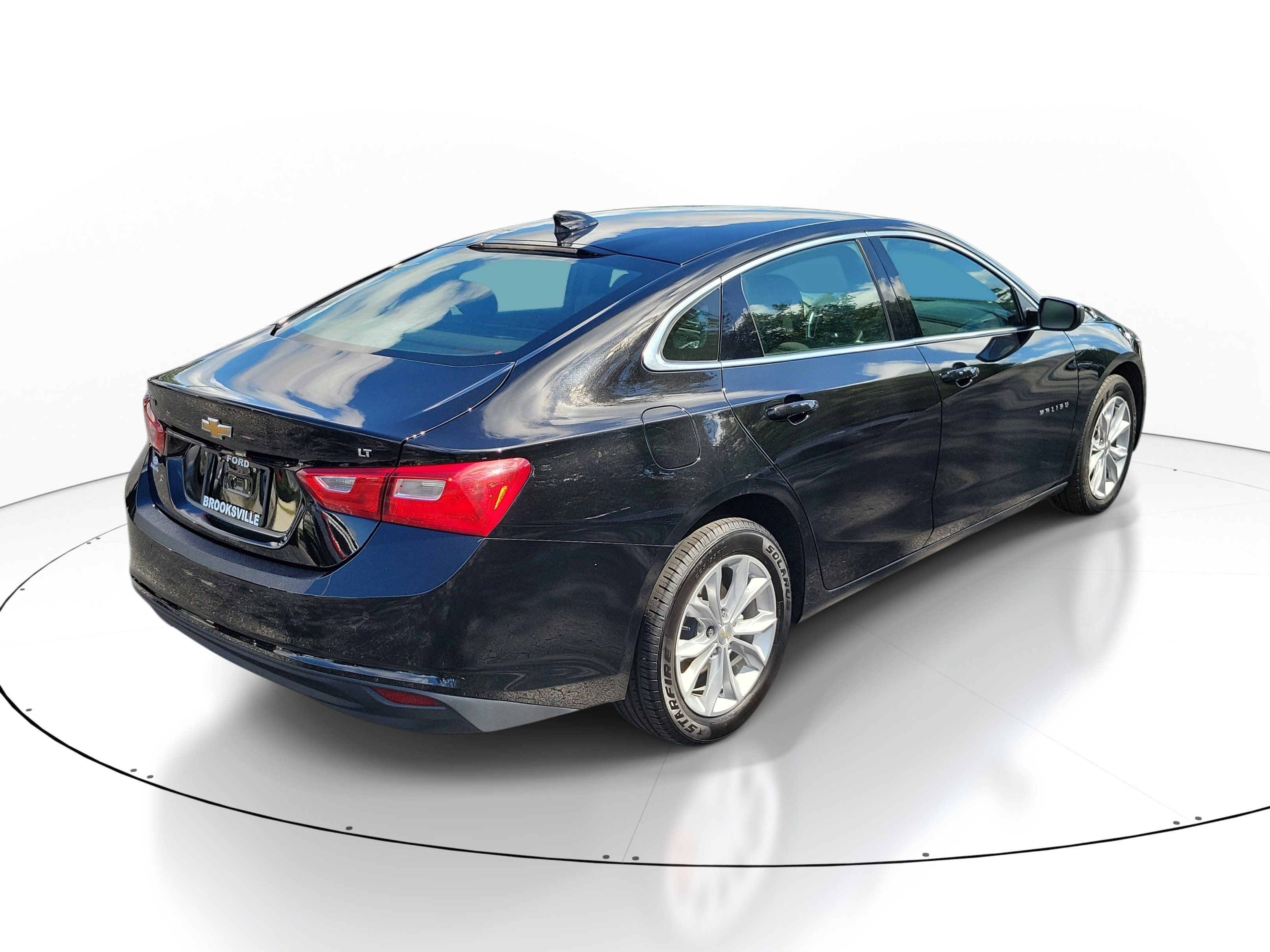 Used 2025 Chevrolet Malibu LT FWD image 2