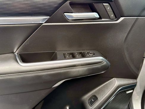 Used 2025 GMC Acadia Elevation image 13