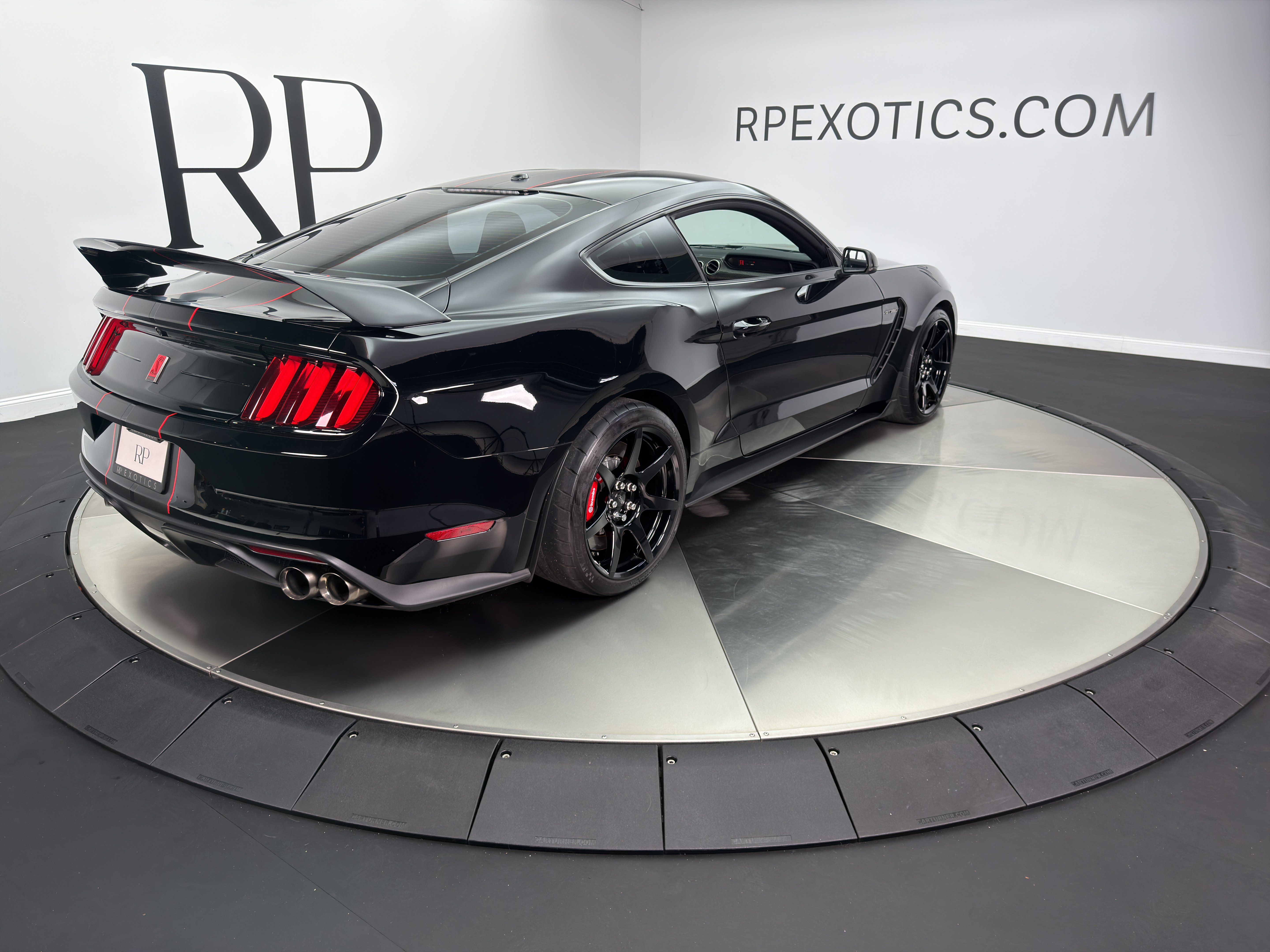 Used 2019 Ford Mustang Shelby GT350R w/ GT350R Equipment Group 920A RWD image 6