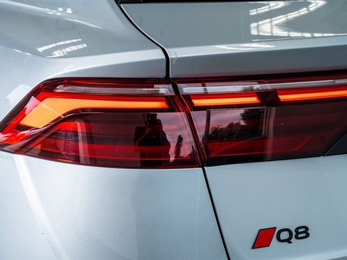 Used 2024 Audi Q8 Premium Plus w/ Premium Plus Package image 21