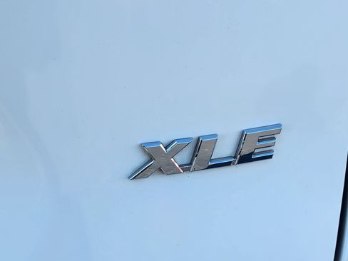 Used 2019 Toyota RAV4 XLE w/ Convenience Package image 11