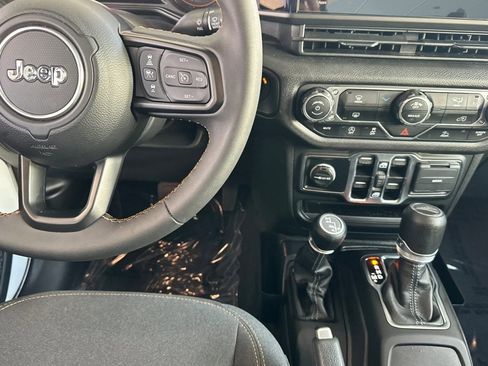 Used 2024 Jeep Gladiator Sport image 28