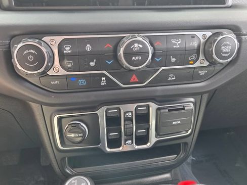 Certified 2025 Jeep Wrangler Unlimited Sahara AWD/4WD image 26