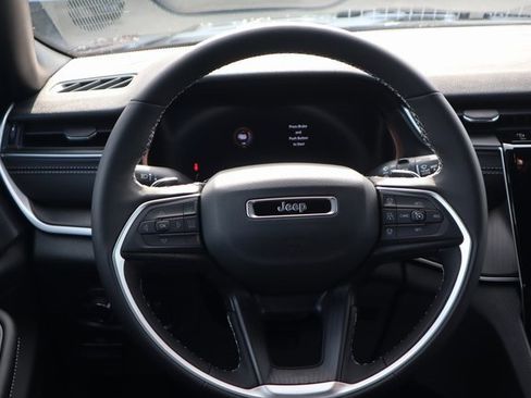 New 2025 Jeep Grand Cherokee L Laredo w/ Luxury Tech Group I image 4