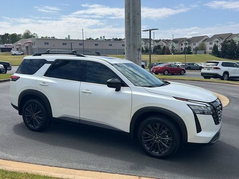 New 2026 Nissan Pathfinder SL w/ SL Premium Package AWD/4WD image 7