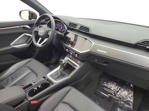 Used 2023 Audi Q3 2.0T Premium w/ Convenience Package AWD/4WD image 21